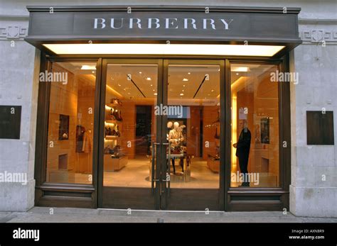 where are the burberry outlets uk